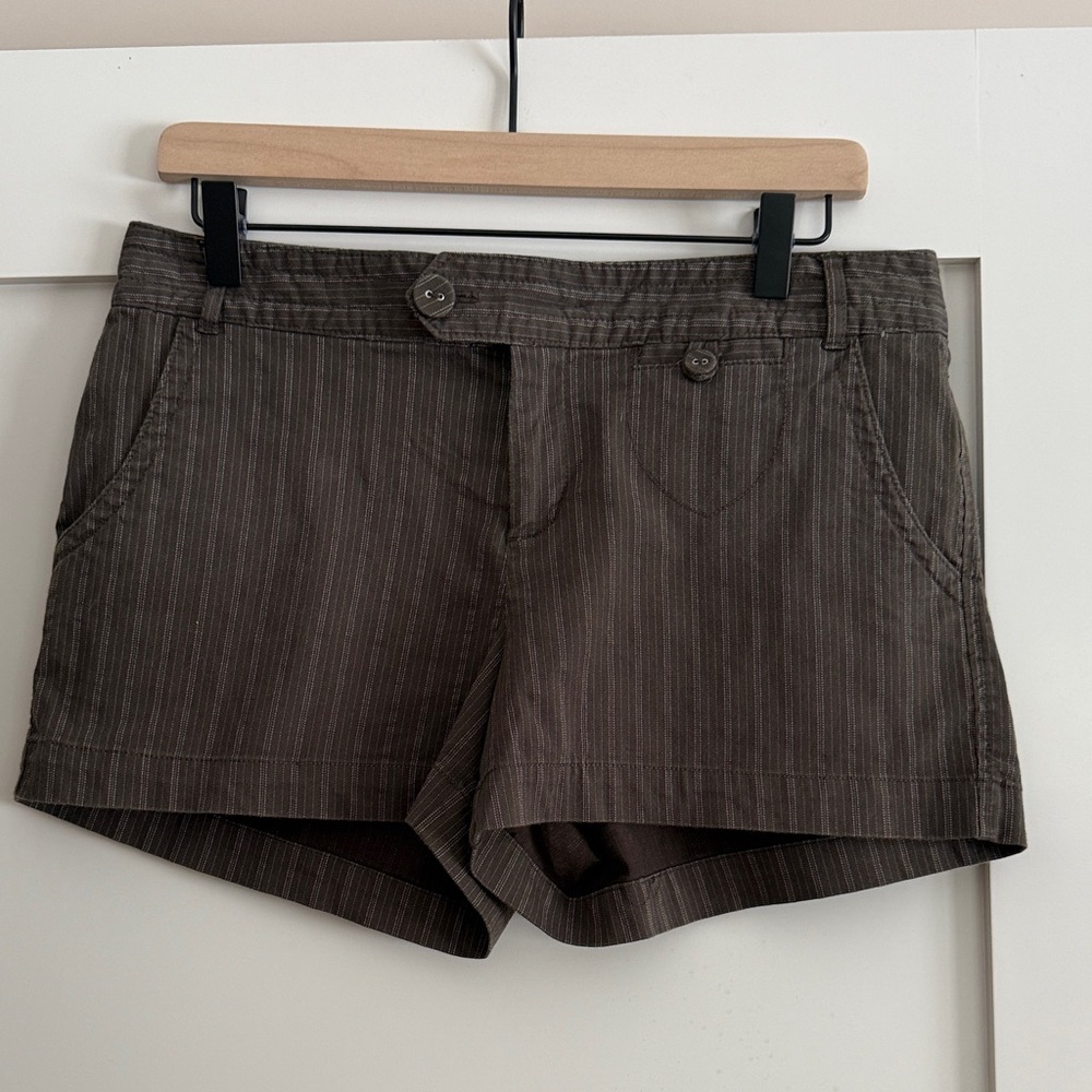 Calvin Klein Women's Pin Striped Shorts - Riley style.  Size 8
